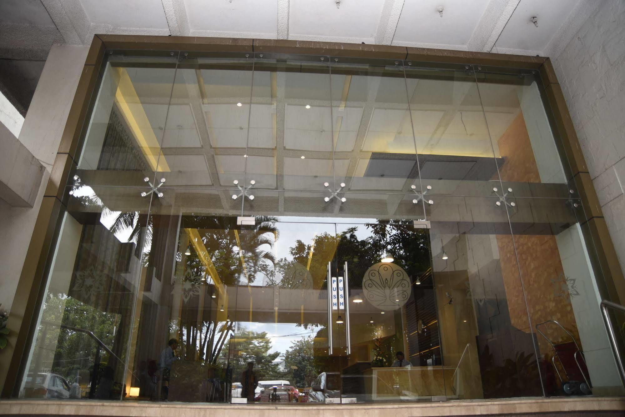 Hotel Maurya Bangalore Eksteriør bilde
