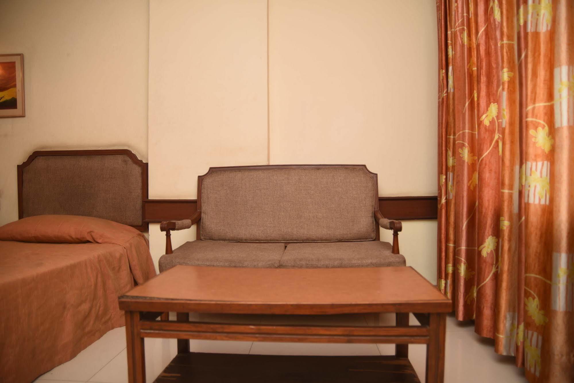 Hotel Maurya Bangalore Eksteriør bilde